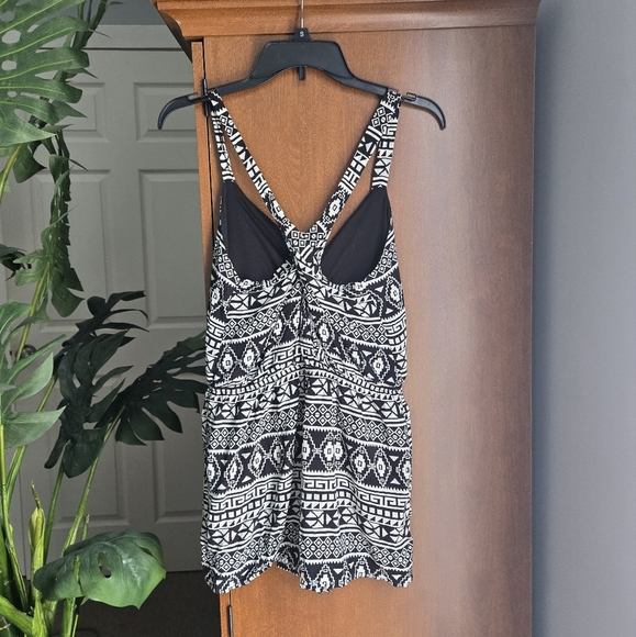Forever 21 Black And White Romper Medium Geometric Print - Picture 2 of 4